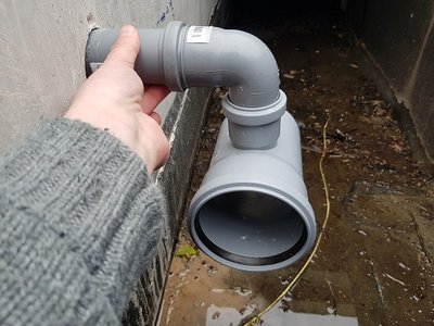 HT-Rohr Entwässerung im Bereich Technik-Krabbel-Gang klein.jpg